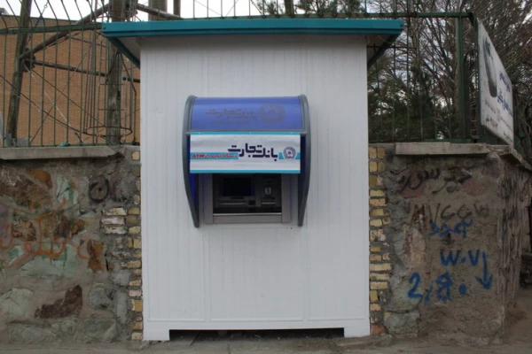 نصب دستگاه خودپرداز بانک تجارت درپرددیس بنت الهدی صدر قزوین 3