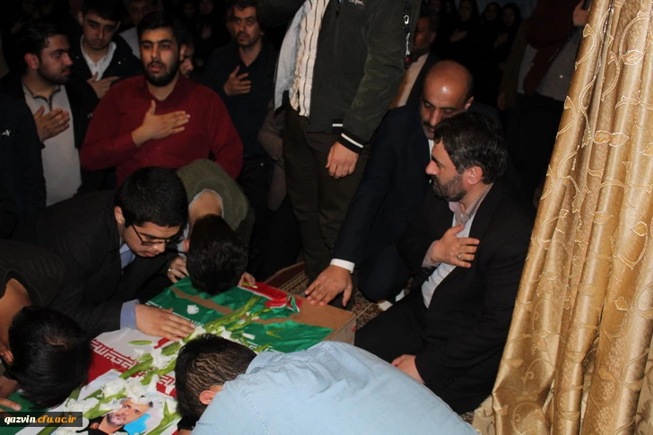 استقبال ووداع باشکوه وعاشقانه اساتید کارکنان ودانشجویان دانشگاه فرهنگیان استان قزوین با سردارشهید مدافع حرم حمیدمحمدرضایی 7