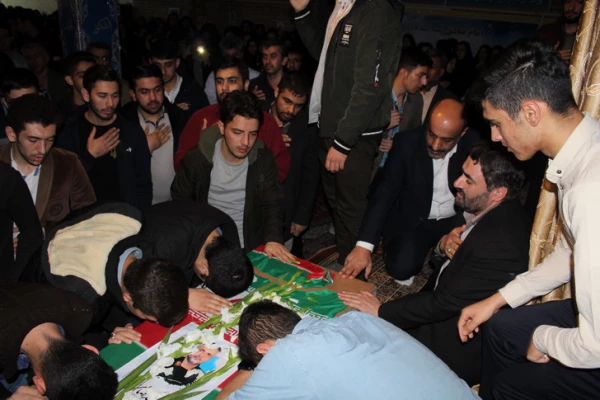 استقبال ووداع باشکوه وعاشقانه اساتید کارکنان ودانشجویان دانشگاه فرهنگیان استان قزوین با سردارشهید مدافع حرم حمیدمحمدرضایی 7