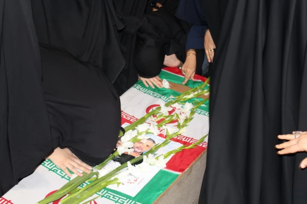 استقبال ووداع باشکوه وعاشقانه اساتید کارکنان ودانشجویان دانشگاه فرهنگیان استان قزوین با سردارشهید مدافع حرم حمیدمحمدرضایی 13