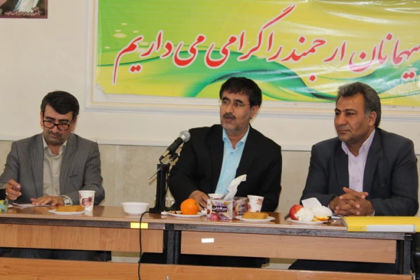 برگزاری جلسه شورای اداری دانشگاه فرهنگیان قزوین وتجلیل ازسه همکاربازنشسته درپایان اسفندماه جاری 2