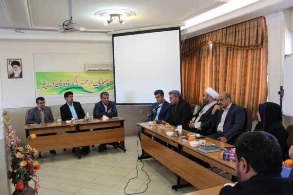 برگزاری جلسه شورای اداری دانشگاه فرهنگیان قزوین وتجلیل ازسه همکاربازنشسته درپایان اسفندماه جاری 3