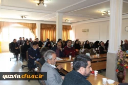 برگزاری جلسه شورای اداری دانشگاه فرهنگیان قزوین وتجلیل ازسه همکاربازنشسته درپایان اسفندماه جاری 7