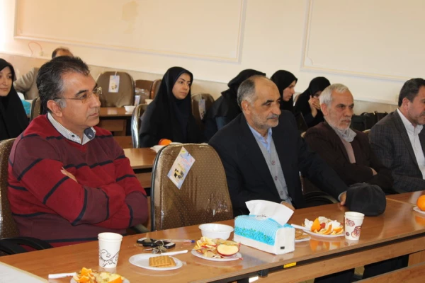 برگزاری جلسه شورای اداری دانشگاه فرهنگیان قزوین وتجلیل ازسه همکاربازنشسته درپایان اسفندماه جاری 8