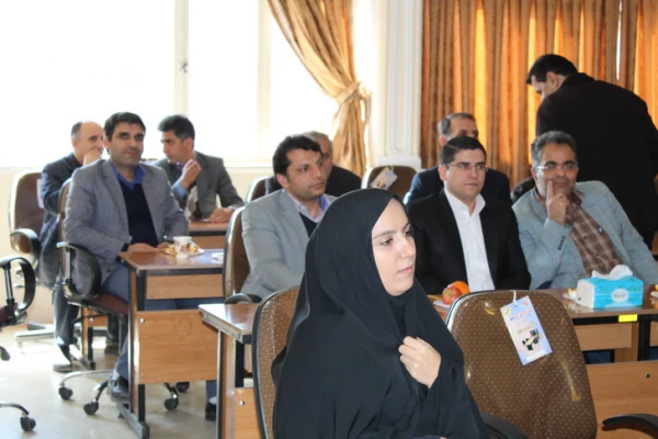 برگزاری جلسه شورای اداری دانشگاه فرهنگیان قزوین وتجلیل ازسه همکاربازنشسته درپایان اسفندماه جاری 9