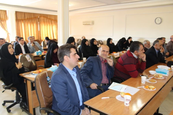 برگزاری جلسه شورای اداری دانشگاه فرهنگیان قزوین وتجلیل ازسه همکاربازنشسته درپایان اسفندماه جاری 10