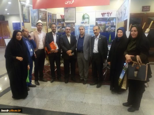 بازدید دکتر خنیفر رییس دانشگاه فرهنگیان از غرفه استان در نمایشگاه آثار و موزه اسناد و مفاخر تربیت معلم ایران 3