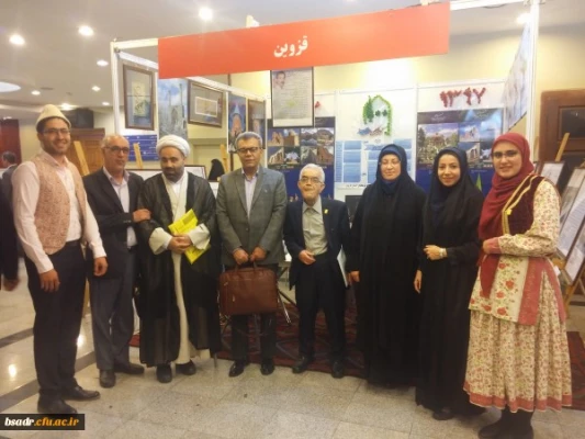 بازدید دکتر خنیفر رییس دانشگاه فرهنگیان از غرفه استان در نمایشگاه آثار و موزه اسناد و مفاخر تربیت معلم ایران 5