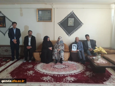 دیدارسرپرست دانشگاه فرهنگیان استان قزوین با خانواده دانش آموز شهید احمدعبداللهی