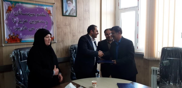 مراسم تکریم ومعارفه فرمانده پایگاه بسیج کارمندی دانشگاه فرهنگیان استان قزوین 6