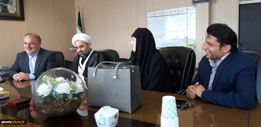 دکتر حمیدرضا مشهدی سرپرست جدید مدیریت امور پردیس های دانشگاه فرهنگیان استان قزوین به همراه هیئت رئیسه  دانشگاه  با مدیرکل آموزش وپرورش استان قزوین دیدار وگفتگو کردند. 4