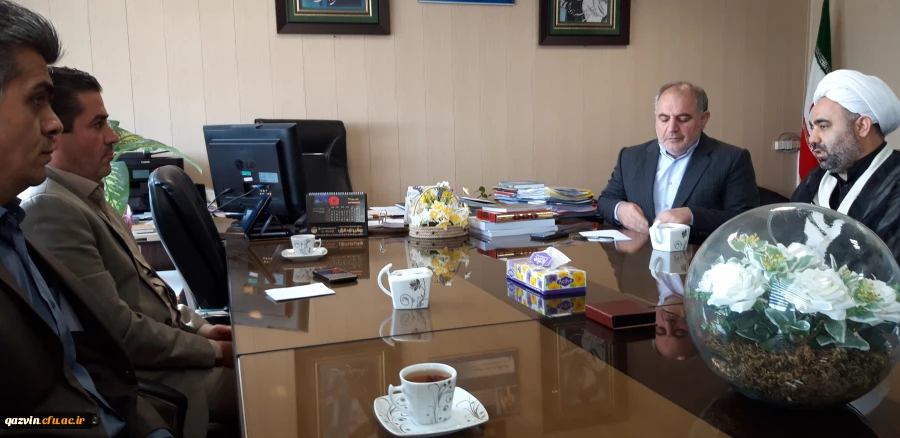 دکتر حمیدرضا مشهدی سرپرست جدید مدیریت امور پردیس های دانشگاه فرهنگیان استان قزوین به همراه هیئت رئیسه  دانشگاه  با مدیرکل آموزش وپرورش استان قزوین دیدار وگفتگو کردند. 6