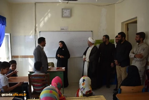 دکتر مشهدی سرپرست دانشگاه فرهنگیان استان قزوین ازاردوهای جهادی دانشجویی درمنطقه آوج استان قزوین بازدیدکرد. 5