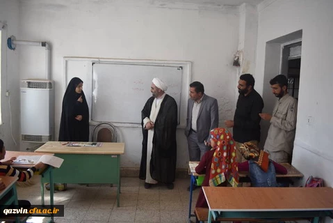 دکتر مشهدی سرپرست دانشگاه فرهنگیان استان قزوین ازاردوهای جهادی دانشجویی درمنطقه آوج استان قزوین بازدیدکرد. 6