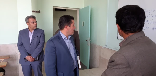 دکتر حمید رضا مشهدی سرپرست دانشگاه فرهنگیان استان قزوین به همراه معاونین وکارشناسان آموزشی از کلاس های درس پردیس شهیدرجایی قزوین بازدیدکردند. 2