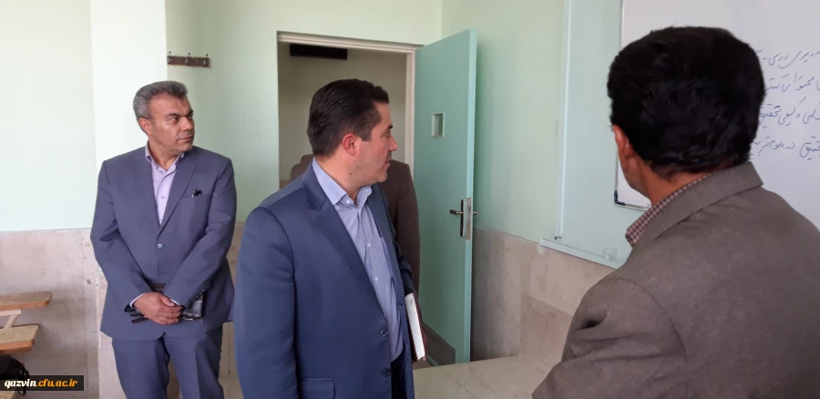 دکتر حمید رضا مشهدی سرپرست دانشگاه فرهنگیان استان قزوین به همراه معاونین وکارشناسان آموزشی از کلاس های درس پردیس شهیدرجایی قزوین بازدیدکردند. 2