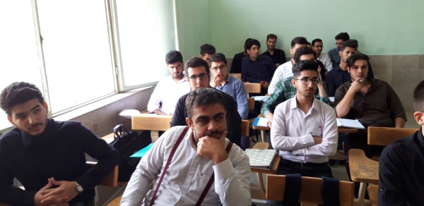 دکتر حمید رضا مشهدی سرپرست دانشگاه فرهنگیان استان قزوین به همراه معاونین وکارشناسان آموزشی از کلاس های درس پردیس شهیدرجایی قزوین بازدیدکردند. 3