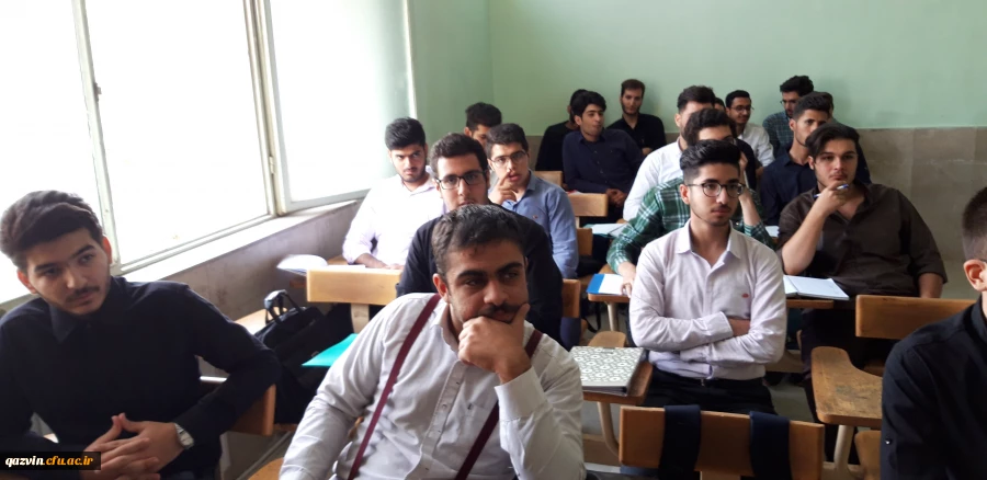 دکتر حمید رضا مشهدی سرپرست دانشگاه فرهنگیان استان قزوین به همراه معاونین وکارشناسان آموزشی از کلاس های درس پردیس شهیدرجایی قزوین بازدیدکردند. 3