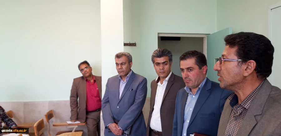 دکتر حمید رضا مشهدی سرپرست دانشگاه فرهنگیان استان قزوین به همراه معاونین وکارشناسان آموزشی از کلاس های درس پردیس شهیدرجایی قزوین بازدیدکردند. 4