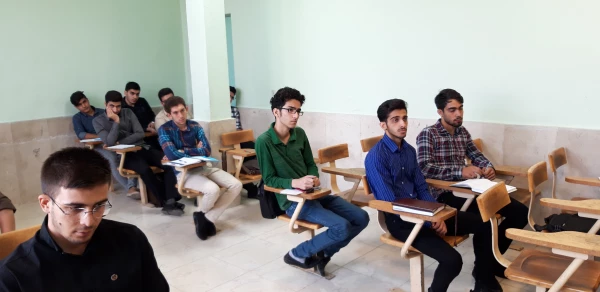 دکتر حمید رضا مشهدی سرپرست دانشگاه فرهنگیان استان قزوین به همراه معاونین وکارشناسان آموزشی از کلاس های درس پردیس شهیدرجایی قزوین بازدیدکردند. 5