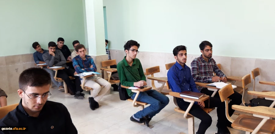 دکتر حمید رضا مشهدی سرپرست دانشگاه فرهنگیان استان قزوین به همراه معاونین وکارشناسان آموزشی از کلاس های درس پردیس شهیدرجایی قزوین بازدیدکردند. 5