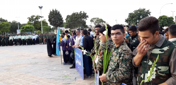 دکتر مشهدی سرپرست مدیریت امور پردیس های استان قزوین به همراه تنی چندازاساتید ،کارکنان ودانشجو معلمان آن دانشگاه درمراسم غبار روبی مزار شهدا به مناسبت هفته دفاع مقدس شرکت کردند. 3