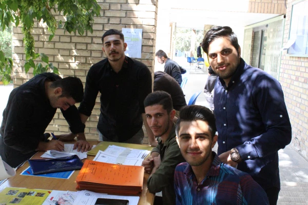 ازدانشجومعلمان جدیدالورود دانشگاه فرهنگیان استان قزوین به مدت سه روز ثبت نام بعمل آمد. 3