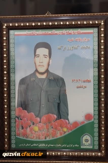 دکتر مشهدی سرپرست مدیریت امور پردیس های استان قزوین به همراه دانشجویان عضوکانون ایثار پردیس شهیدرجایی قزوین با خانواده شهیدسرافراز نیروی انتظامی شهید محمدکشاورز ترک دیدار وگفتگوکردند. 3