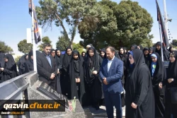 نودانشجومعلمان پردیس بنت الهدی صدر قزوین باحضور درگلزار شهدای قزوین با آرمانهای مقدس شهداتجدید پیمان نموده وبا امام جمعه قزوین نیز دیدارکردند. 2