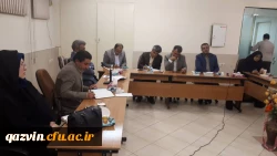 دکتر مشهدی مدیر امور پردیس های استان قزوین طی سه نشست متوالی تخصصی با مدیران گروه واعضای گروه های آموزشی پردیس ها دیدار وگفت وگوکرد 2