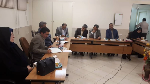 دکتر مشهدی مدیر امور پردیس های استان قزوین طی سه نشست متوالی تخصصی با مدیران گروه واعضای گروه های آموزشی پردیس ها دیدار وگفت وگوکرد 2