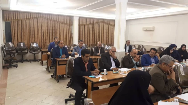 دکتر مشهدی مدیر امور پردیس های استان قزوین طی سه نشست متوالی تخصصی با مدیران گروه واعضای گروه های آموزشی پردیس ها دیدار وگفت وگوکرد 3