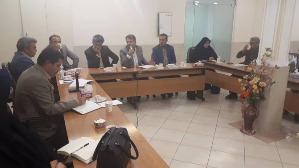 دکتر مشهدی مدیر امور پردیس های استان قزوین طی سه نشست متوالی تخصصی با مدیران گروه واعضای گروه های آموزشی پردیس ها دیدار وگفت وگوکرد 4