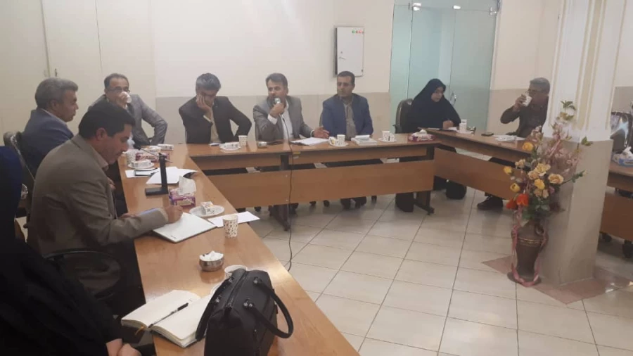 دکتر مشهدی مدیر امور پردیس های استان قزوین طی سه نشست متوالی تخصصی با مدیران گروه واعضای گروه های آموزشی پردیس ها دیدار وگفت وگوکرد 4