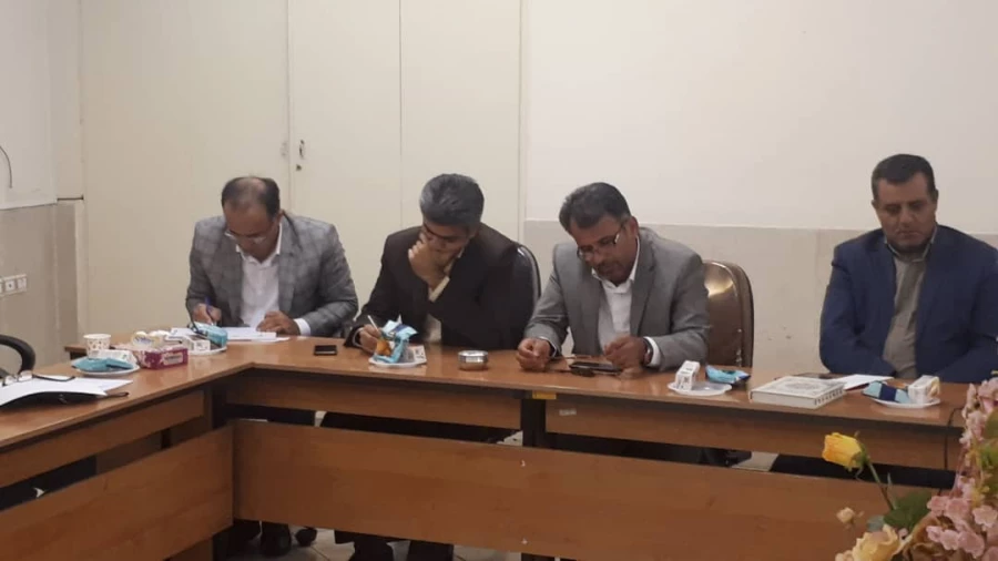 دکتر مشهدی مدیر امور پردیس های استان قزوین طی سه نشست متوالی تخصصی با مدیران گروه واعضای گروه های آموزشی پردیس ها دیدار وگفت وگوکرد 7