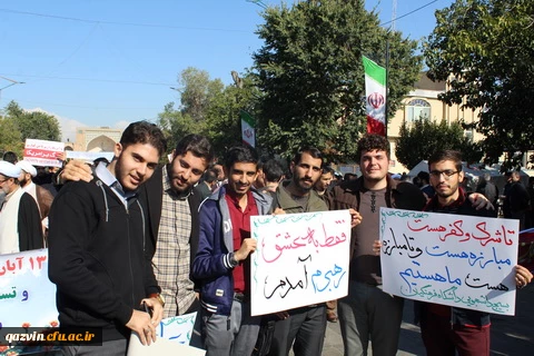  دانشجویان اساتید وکارکنان دانشگاه فرهنگیان استان قزوین درمراسم روز ملی مبارزه بااستکبار جهانی پرشور وباشکوه حضور یافتند وفریاد مرگ برآمریکا سردادند. 8