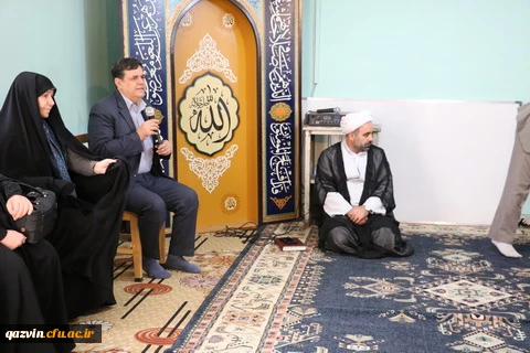 دکتر خنیفر رییس دانشگاه فرهنگیان کشوردرجمع دانشجویان پردیس شهیده بنت الهدی صدرقزوین گفت : قدر فضایی راکه درآن هستید بدانیدحضور دراین دانشگاه توفیقی است. 2