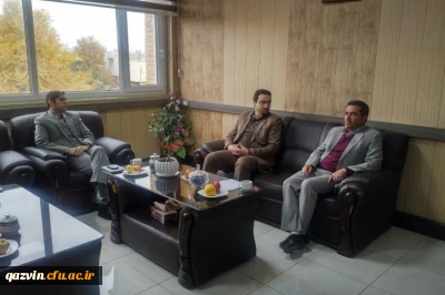 دیدار مدیر امور پردیس های دانشگاه فرهنگیان استان قزوین با رئیس جهاد دانشگاهی قزوین

دکتر حمید رضا مشهدی رئیس دانشگاه فرهنگیان استان قزوین بامهندس فرشاد پیله چی رئیس جهاددانشگاهی استان دیدار وگفتگو کرد.