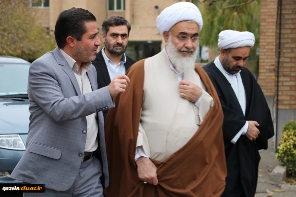 آیت الله عابدینی نماینده ولی فقیه در استان و امام جمعه قزوین در روز شنبه 16 آذر (روز دانشجو) به صورت سرزده در دانشگاه فرهنگیان قزوین حضوریافت. 2