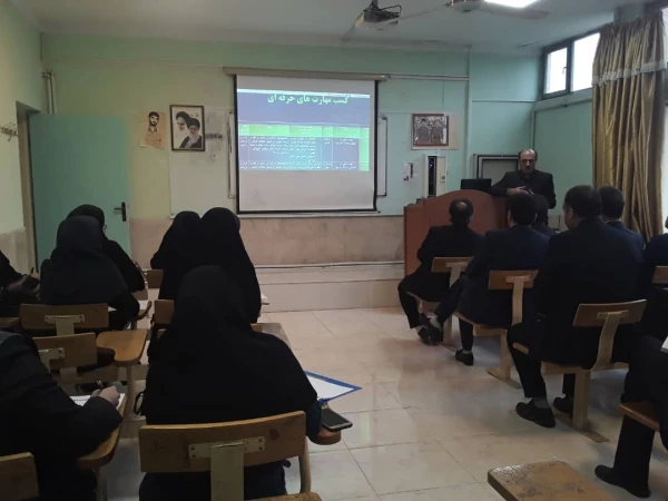 دوره باز آموزی استادان کارورزی دانشگاه فر هنگیان استان قزوین برگزار شد. 2