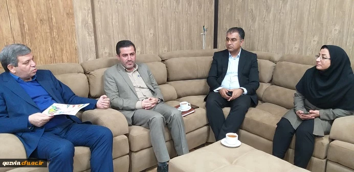 دیدار دکتر مشهدی رییس دانشگاه فرهنگیان استان قزوین با دکتر حسینی معاون وزیر و رییس سازمان اموزش وپرورش استثنایی کشور 2