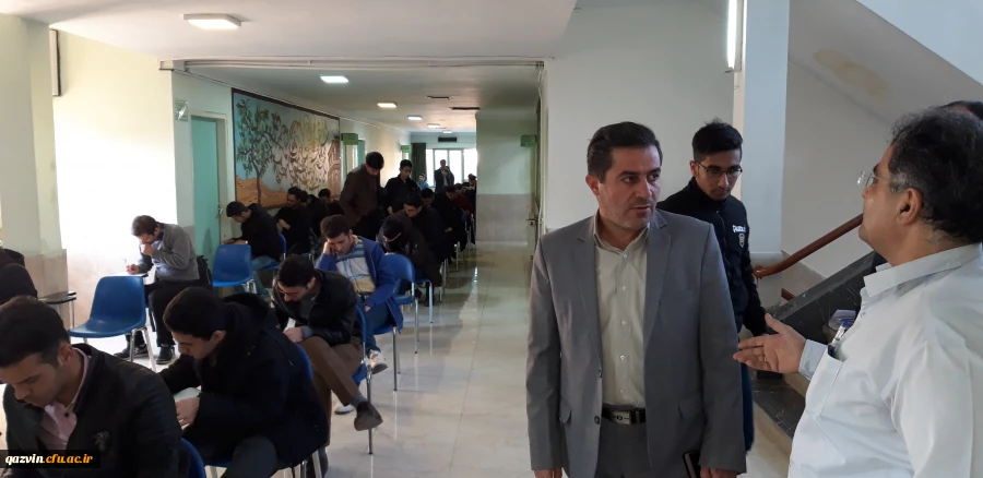 دکتر حمیدرضا مشهدی سرپرست دانشگاه فرهنگیان استان قزوین از روند برگزاری امتحانات پایانی  نیمسال اول درپردیس شهیدرجایی قزوین بازدیدکرد 2