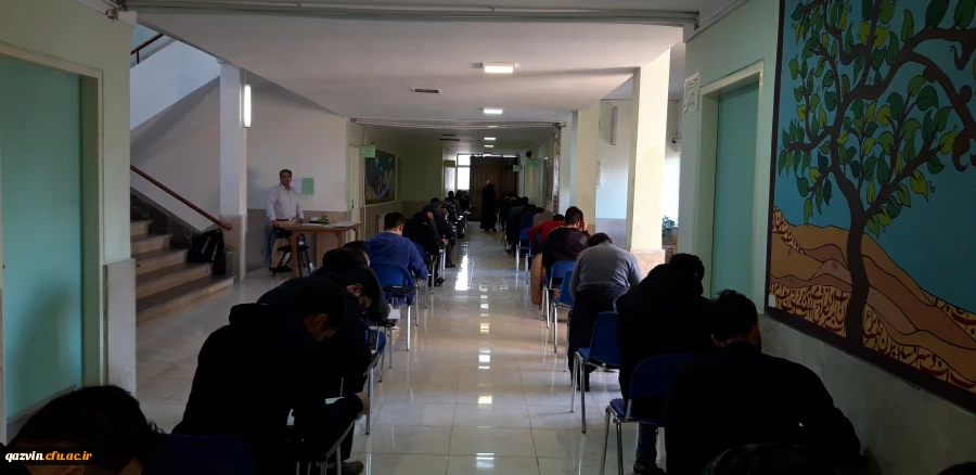 دکتر حمیدرضا مشهدی سرپرست دانشگاه فرهنگیان استان قزوین از روند برگزاری امتحانات پایانی  نیمسال اول درپردیس شهیدرجایی قزوین بازدیدکرد 5