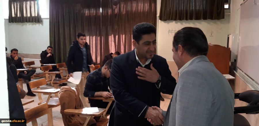 دکتر حمیدرضا مشهدی سرپرست دانشگاه فرهنگیان استان قزوین از روند برگزاری امتحانات پایانی  نیمسال اول درپردیس شهیدرجایی قزوین بازدیدکرد 3