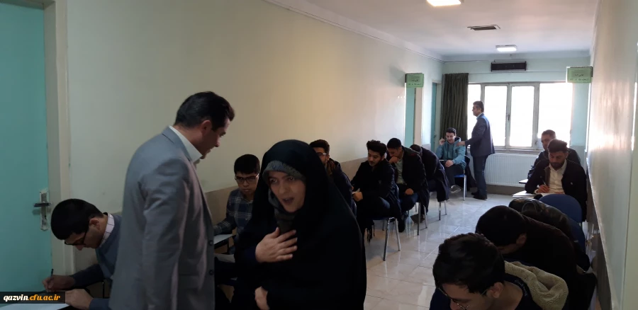دکتر حمیدرضا مشهدی سرپرست دانشگاه فرهنگیان استان قزوین از روند برگزاری امتحانات پایانی  نیمسال اول درپردیس شهیدرجایی قزوین بازدیدکرد 4