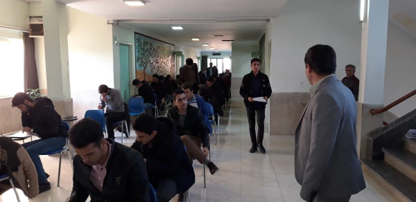 دکتر حمیدرضا مشهدی سرپرست دانشگاه فرهنگیان استان قزوین از روند برگزاری امتحانات پایانی  نیمسال اول درپردیس شهیدرجایی قزوین بازدیدکرد 3