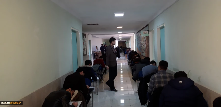 دکتر حمیدرضا مشهدی سرپرست دانشگاه فرهنگیان استان قزوین از روند برگزاری امتحانات پایانی  نیمسال اول درپردیس شهیدرجایی قزوین بازدیدکرد 5