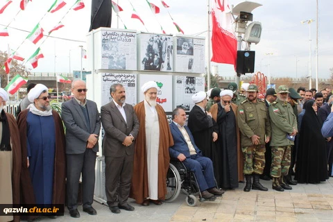مسئولین ودانشجویان دانشگاه فرهنگیان استان قزوین درمراسم غبارروبی مزارشهدا به منسبت آغاز دهه مبارک فجر شرکت کردند. 4