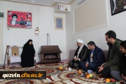  به مناسبت میلاد حضرت زهرا (س) مسئولین ودانشجویان پردیس شهید رجایی قزوین بامادر بزرگوار شهید علی جهانشاهی دیدار وگفتگو کردند. 2