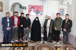  به مناسبت میلاد حضرت زهرا (س) مسئولین ودانشجویان پردیس شهید رجایی قزوین بامادر بزرگوار شهید علی جهانشاهی دیدار وگفتگو کردند. 2